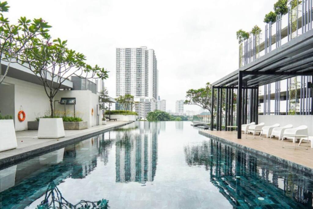 Pangsapuri Vivo Soho Suite-5pax-next To Midvalley, Kl Center *